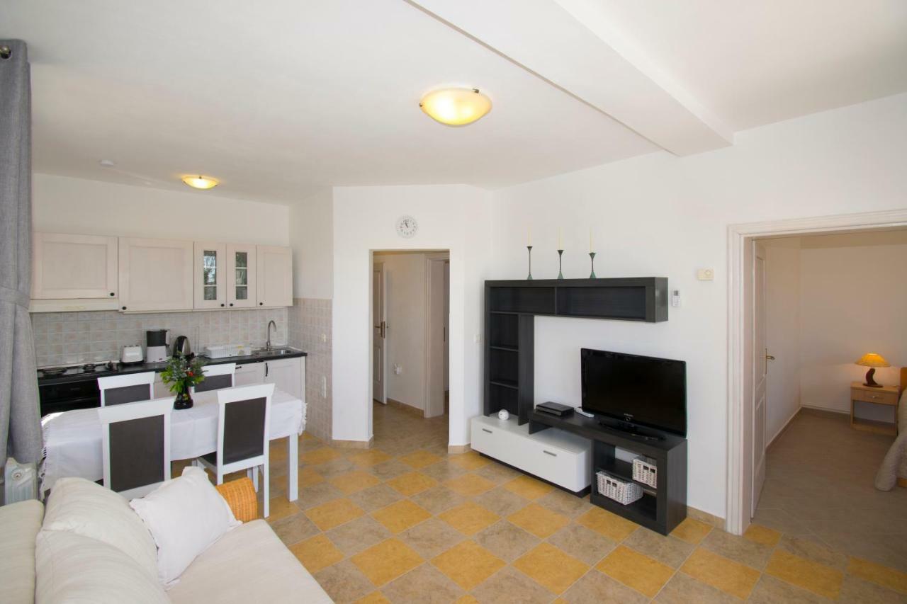 Apartman Mendula Premantura Exterior photo