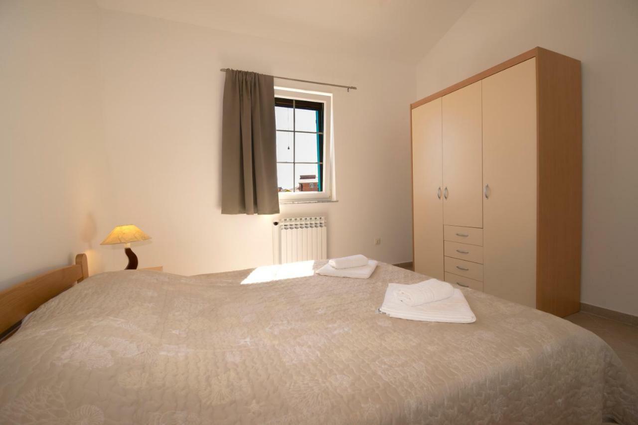 Apartman Mendula Premantura Exterior photo