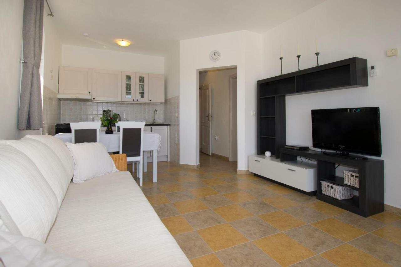 Apartman Mendula Premantura Exterior photo